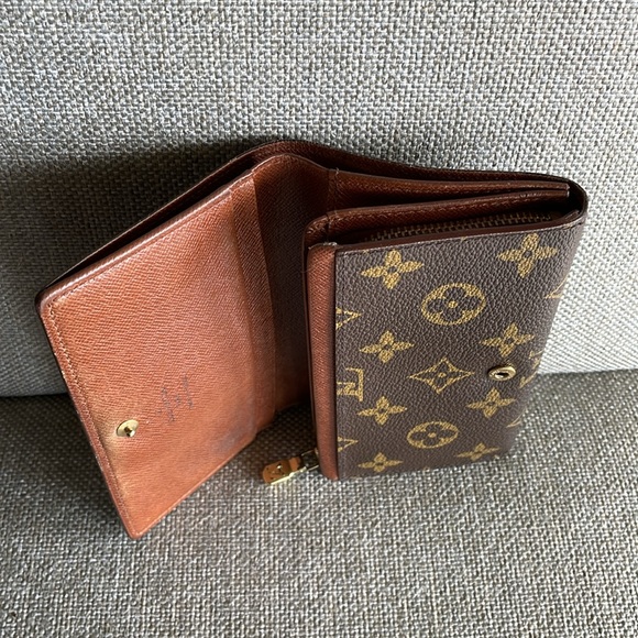 Louis Vuitton | Monogram Canvas Tressor Short Compact Wallet - Picture 7 of 16